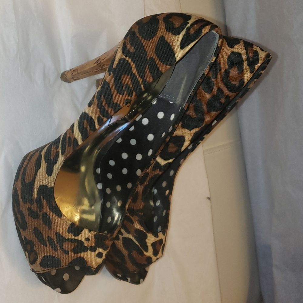 Shoes - Picture 2 of 5